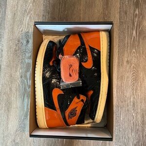 Shatter Backboard 3.0 Retro Jordan 1 High size 10.5 comes with everything